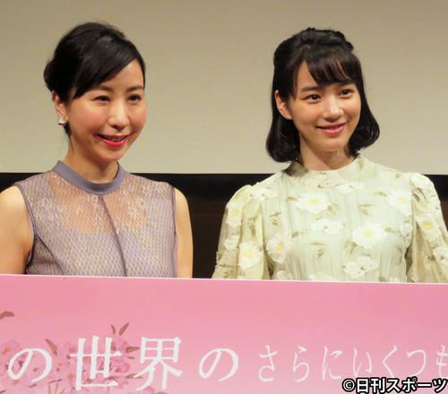 映画「この世界の（さらにいくつもの）片隅に」の試写会に出席したコトリンゴ（左）、のん（撮影・小林千穂）