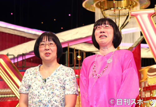 阿佐ヶ谷姉妹の木村美穂（左）と渡辺江里子（2018年12月10日撮影）