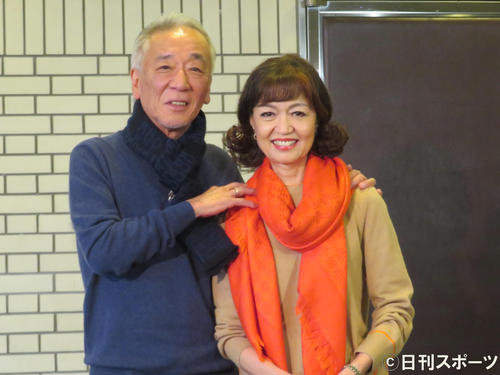 胃がんによる胃の全摘出手術から復帰した松崎悦子（右）と夫の好孝
