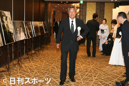 09年、鶴田浩二を偲ぶ会に出席した梅宮辰夫さん