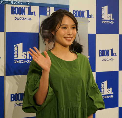 写真集「born　to　be　happy」発売記念イベントを開催した広瀬アリス（撮影・遠藤尚子）