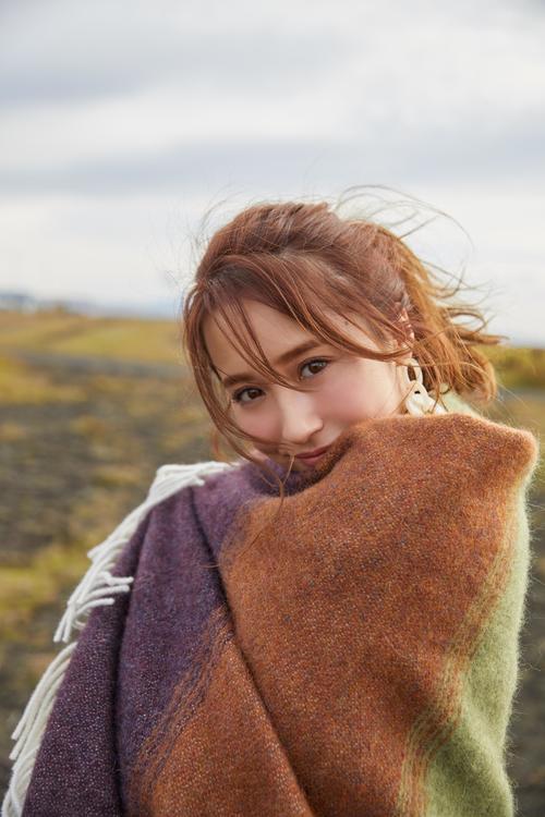 衛藤美彩フォトブック「Dicision」の先行カット。アイスランドで撮影した　撮影／嶌原佑矢
