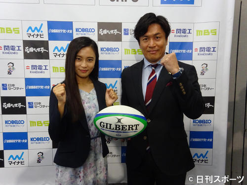 全国高校ラグビーハイライトでキャスター7年目を迎え、抱負を語った小島瑠璃子（左）と大畑大介（撮影・加藤裕一）