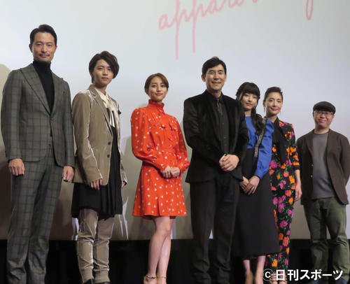 映画「アパレル・デザイナー」の完成披露試写会に出席した、左から前川泰之、飯島寛騎、堀田茜、高嶋政伸、西村美柚、生田智子、中島良監督