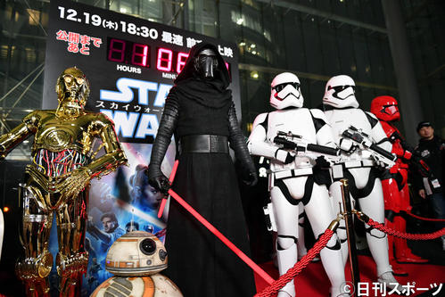 「スター・ウォーズ／スカイウォーカーの夜明け」公開イベントに登場したキャラクター（撮影・滝沢徹郎）