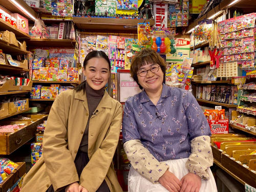日本テレビ系「スッキリ」で対談した蒼井優（左）と近藤春菜