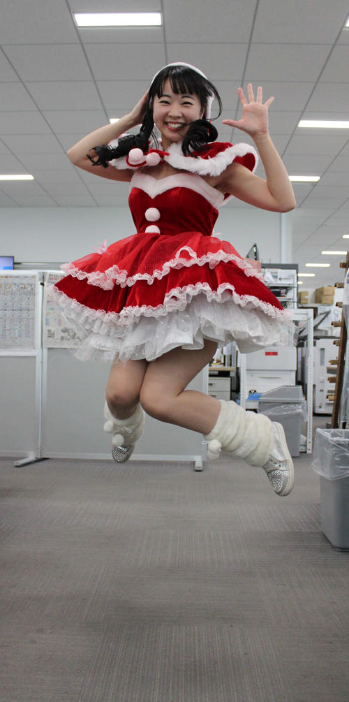 クリスマス・コンサートPRのために来社した七瀬美菜（撮影・鎌田敏晴）