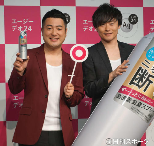 和牛の水田信二（左）と川西賢志郎（19年2月）