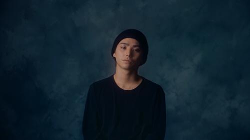 美空ひばりさんの新曲「あれから」のメモリアル映像に出演する村上虹郎