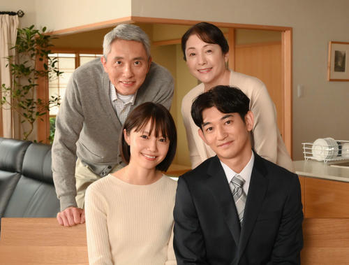 瑛太（下段右）の改名後初の作品となるTBS新春ドラマ特別企画「あしたの家族」。下段左は宮崎あおい、上段左から、松重豊、松坂慶子（C）TBS