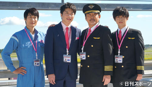 左から戸次重幸、田中圭、吉田鋼太郎、千葉雄大（2019年10月23日撮影）