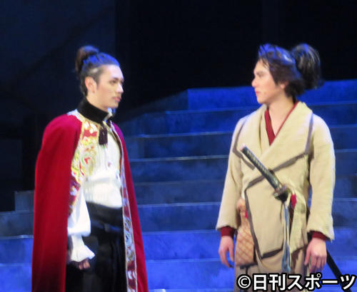 明治座の舞台「麒麟にの・る」に出演する平野良（右）と安西慎太郎（撮影・林尚之）