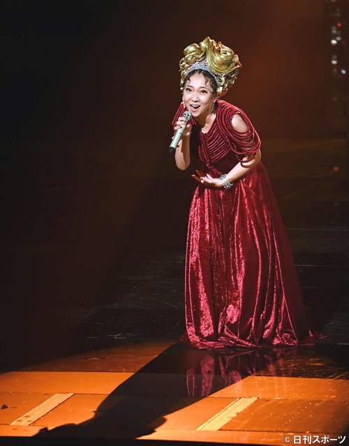 「アイノカタチメドレー」を熱唱するMISIA（撮影・横山健太）