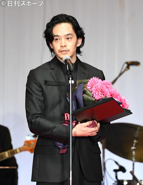 主演男優賞の喜びを語る池松壮亮（撮影・山崎安昭）