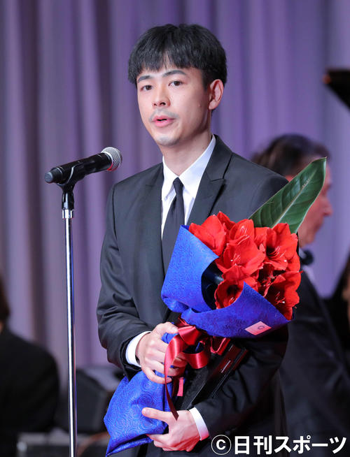 石原裕次郎新人賞を受賞しスピーチをする成田凌（撮影・河田真司）