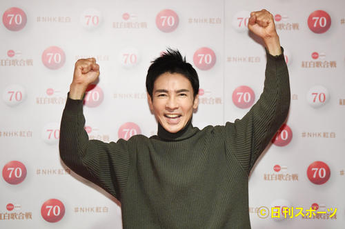 NHK紅白歌合戦　リハーサルを終え、笑顔でポーズをとる郷ひろみ（撮影・加藤諒）