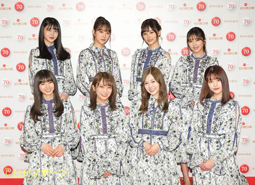 NHK紅白歌合戦のリハーサルを終え、笑顔で撮影に応じる乃木坂46（撮影・加藤諒）
