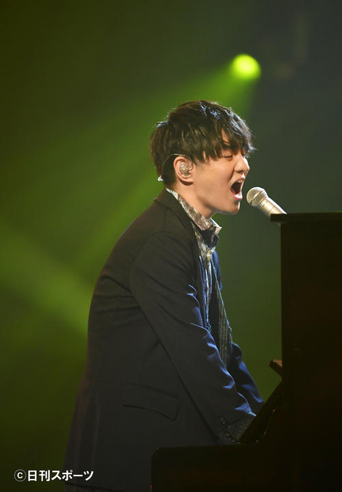 紅白歌合戦リハーサルで熱唱するOfficial髭男dismのボーカル藤原聡（撮影・横山健太）