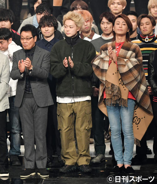 顔合わせに登場した、左から五木ひろし、菅田将暉、氷川きよし（撮影・横山健太）