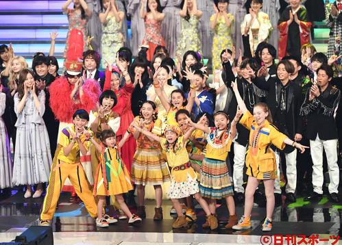 「パプリカ」紅白スペシャルバージョンで盛り上がるFoorin（撮影・横山健太）