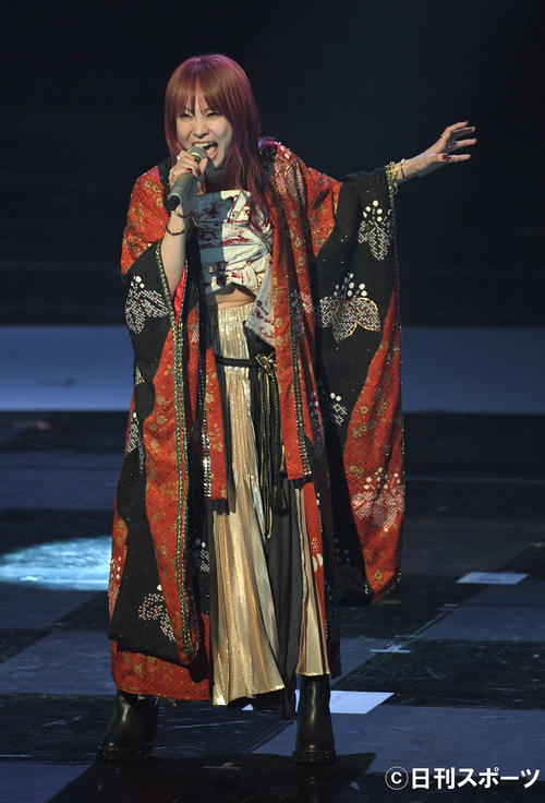 「紅蓮華」を熱唱するLiSA（撮影・横山健太）