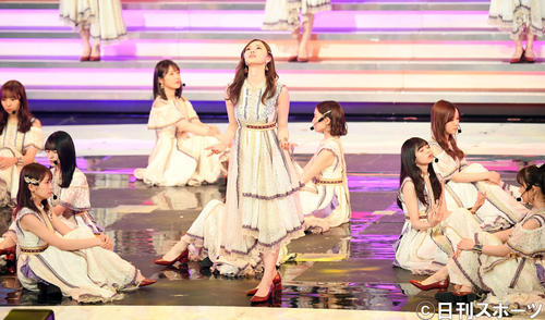 坂道グループで シンクロニシティ 披露 内村舞う 音楽写真ニュース 日刊スポーツ