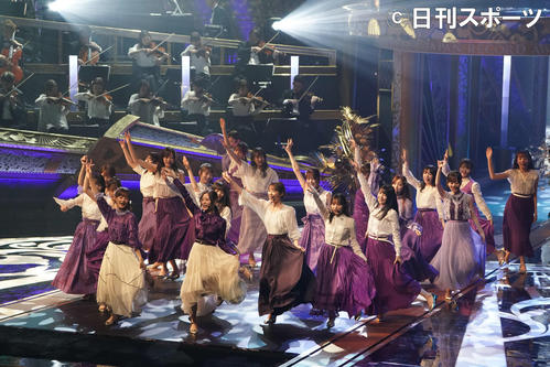 12月30日、熱唱する優秀作品賞の乃木坂46