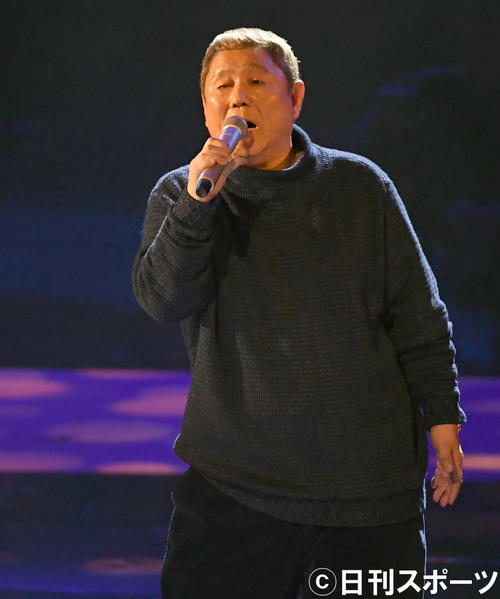「浅草キッド」を熱唱するビートたけし（撮影・横山健太）