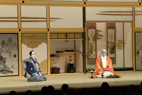 歌舞伎座「寿　初春大歌舞伎」初日。「河内山」に出演する中村芝翫（左）、松本白鸚