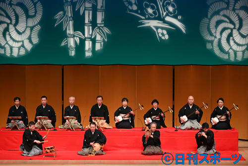 長唄演奏を行う米朝一門（撮影・佐々木芳郎
）