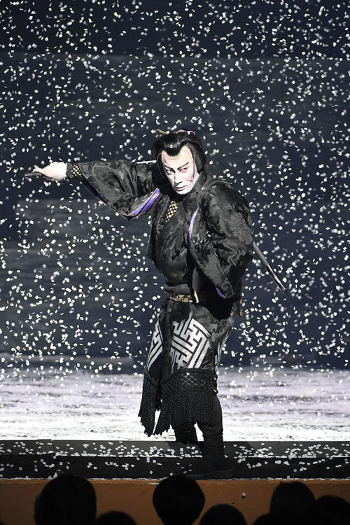 新橋演舞場「初春歌舞伎公演」の昼の部「雪蛍恋乃滝」の市川海老蔵