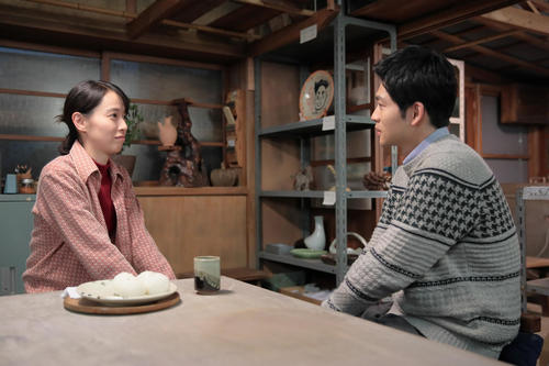 八郎（松下洸平）に自分がかせぐと言う喜美子（戸田恵梨香）