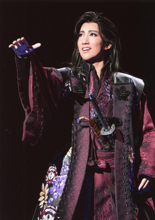宝塚宙組公演「エル　ハポン」で主演する真風涼帆（C）宝塚歌劇団
