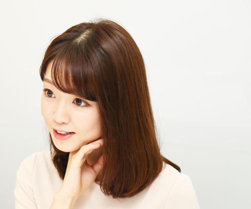 書道10段の腕前を持つ幸坂理加アナウンサー。2020年も「感謝」の声をお茶の間に届けます（撮影・足立雅史）