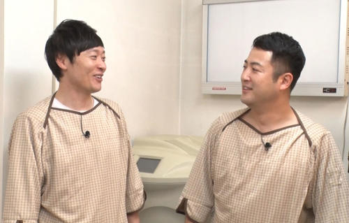 日本テレビ系「ヒルナンデス！」で健康診断ロケを行ったお笑いコンビ和牛の河西賢志郎（左）と水田信二