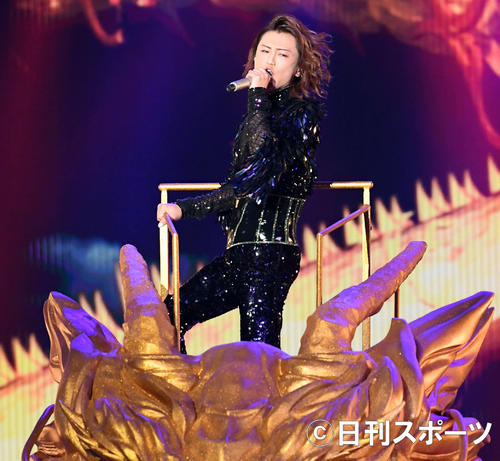 「第70回NHK紅白歌合戦」で「紅白限界突破スペシャルメドレー」を熱唱する氷川きよし