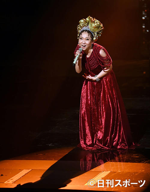 「第70回NHK紅白歌合戦」で「アイノカタチメドレー」を熱唱するMISIA