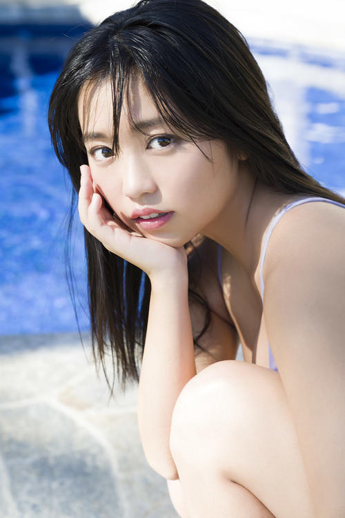 卓上スクールカレンダーの発売が決まった大原優乃