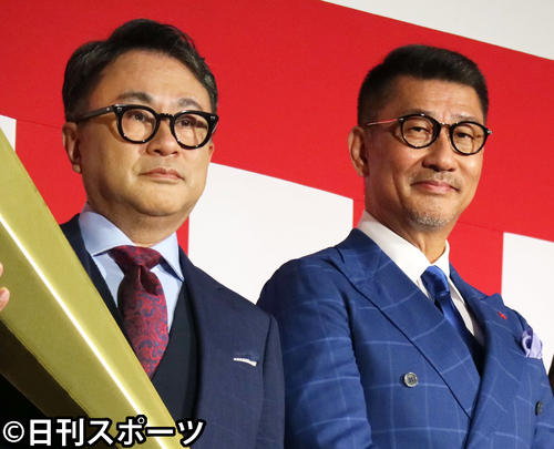 映画「記憶にございません！」ヒット記念舞台あいさつで登壇した三谷幸喜監督（左）と中井貴一（2019年9月18日撮影）