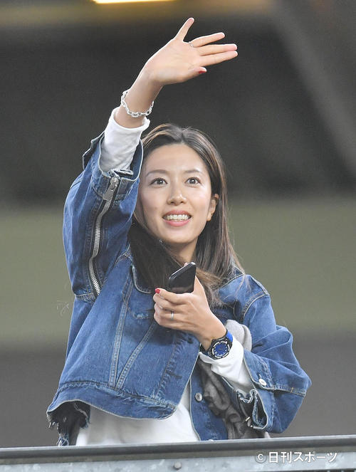 里田まい 元ａｏｎａメンバーらと 同窓会 報告 芸能写真ニュース 日刊スポーツ