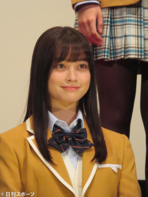 映画「シグナル100」完成披露会見に出席した橋本環奈