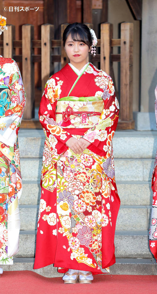 晴れ着姿の大原優乃（撮影・河田真司）