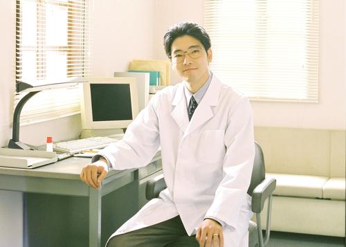 震災関連ドラマで実在した精神科医を演じる柄本佑