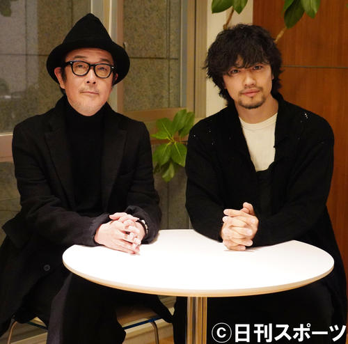 フジテレビ連続ドラマ「ペンション・恋は桃色」完成記念囲み取材に応じたリリー・フランキー（左）と斎藤工（撮影・佐藤成）