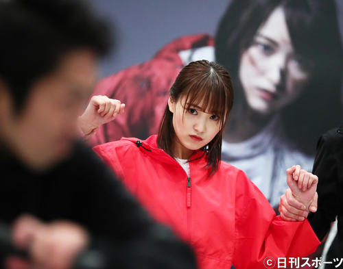 舞台「飛龍伝2020」の稽古を公開し、鋭いまなざしを見せる菅井友香（撮影・足立雅史）
