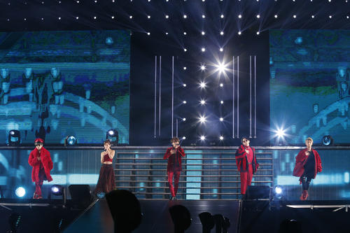 活動休止を発表したAAA。写真は昨年末のドームツアー