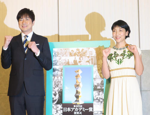 「第43回日本アカデミー賞」授賞式の司会に決まったフリーアナウンサー羽鳥慎一（左）と女優安藤サクラ