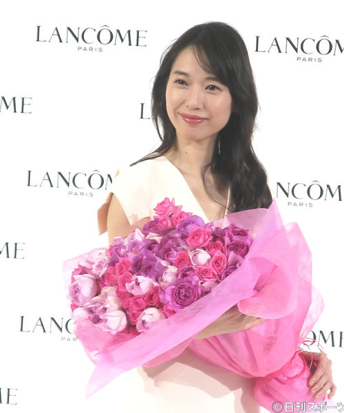 コスメブランド、ランコムのミューズとして新商品発表会に出席した戸田恵梨香