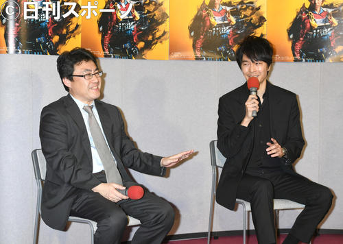 「麒麟がくる」完成試写会で、作品について語る長谷川博己（右）と制作統括の落合将氏（撮影・酒井清司）
