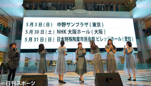 「意識高い乙女のジレンマ／抱きしめられてみたい」発売記念イベントでホールツアー決定のサプライズ発表に驚くつばきファクトリー（撮影・佐藤成）